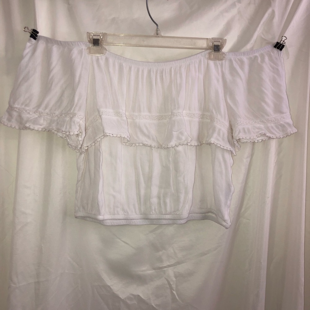 OFF THE SHOULDER WHITE FLAP TOP